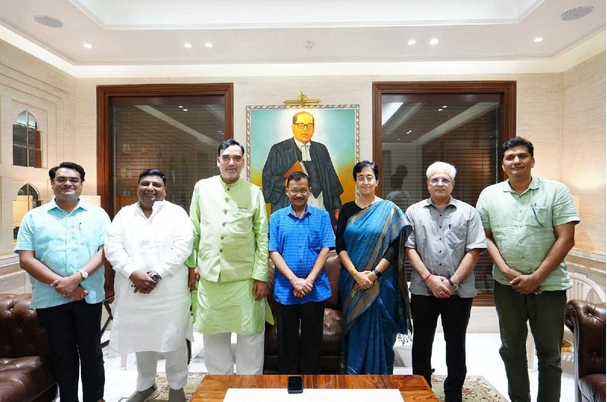 दिल्ली में आप के 62 विधायक, फिर भी आतिशी सरकार में सिर्फ 5 नेता ही क्यों बने मंत्री? दिल्ली में आप के 62 विधायक, फिर भी आतिशी सरकार में सिर्फ 5 नेता ही क्यों बने मंत्री?